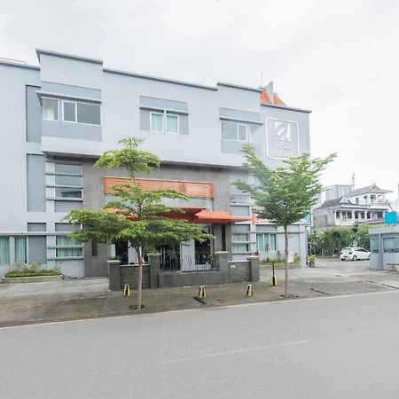 Oyo 424 Asia Hotel Макасар Екстериор снимка