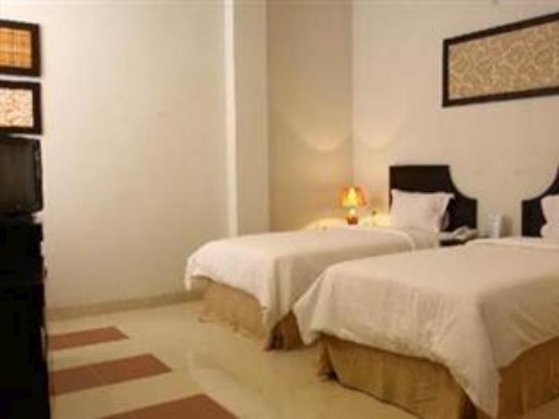Oyo 424 Asia Hotel Макасар Екстериор снимка