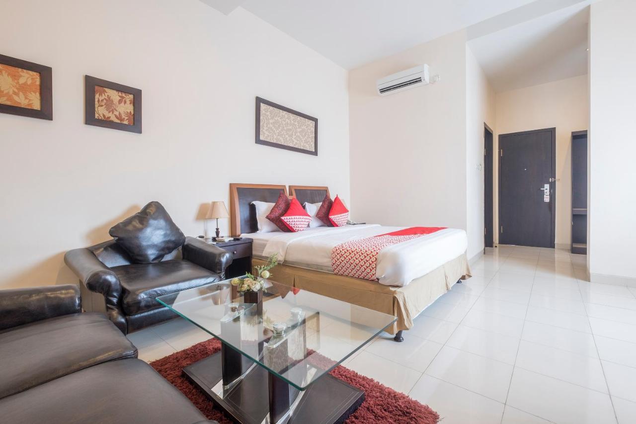 Oyo 424 Asia Hotel Макасар Екстериор снимка