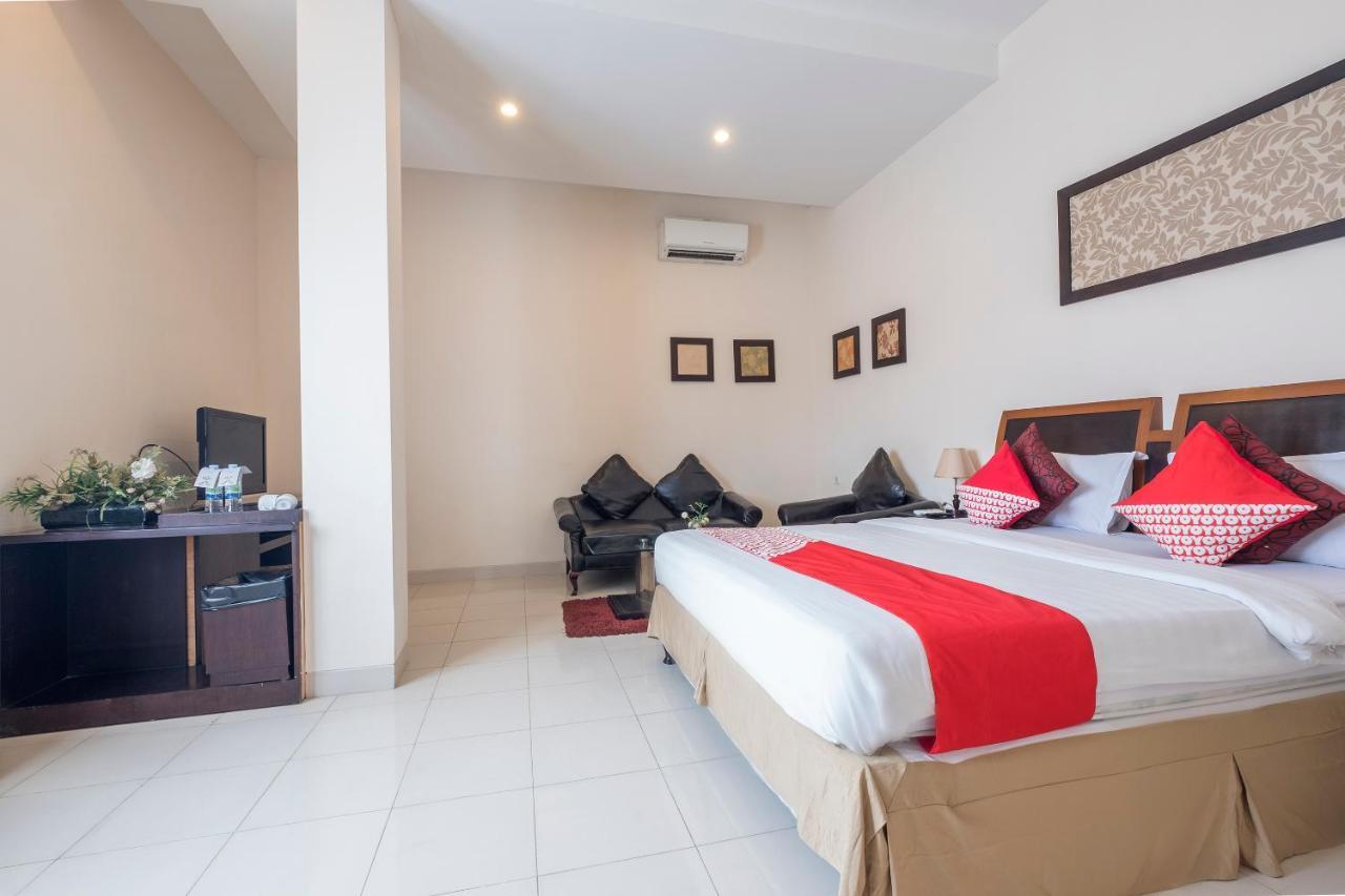Oyo 424 Asia Hotel Макасар Екстериор снимка