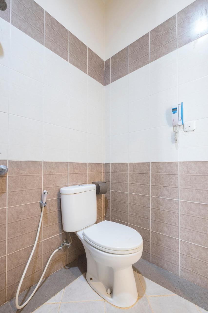 Oyo 424 Asia Hotel Макасар Екстериор снимка