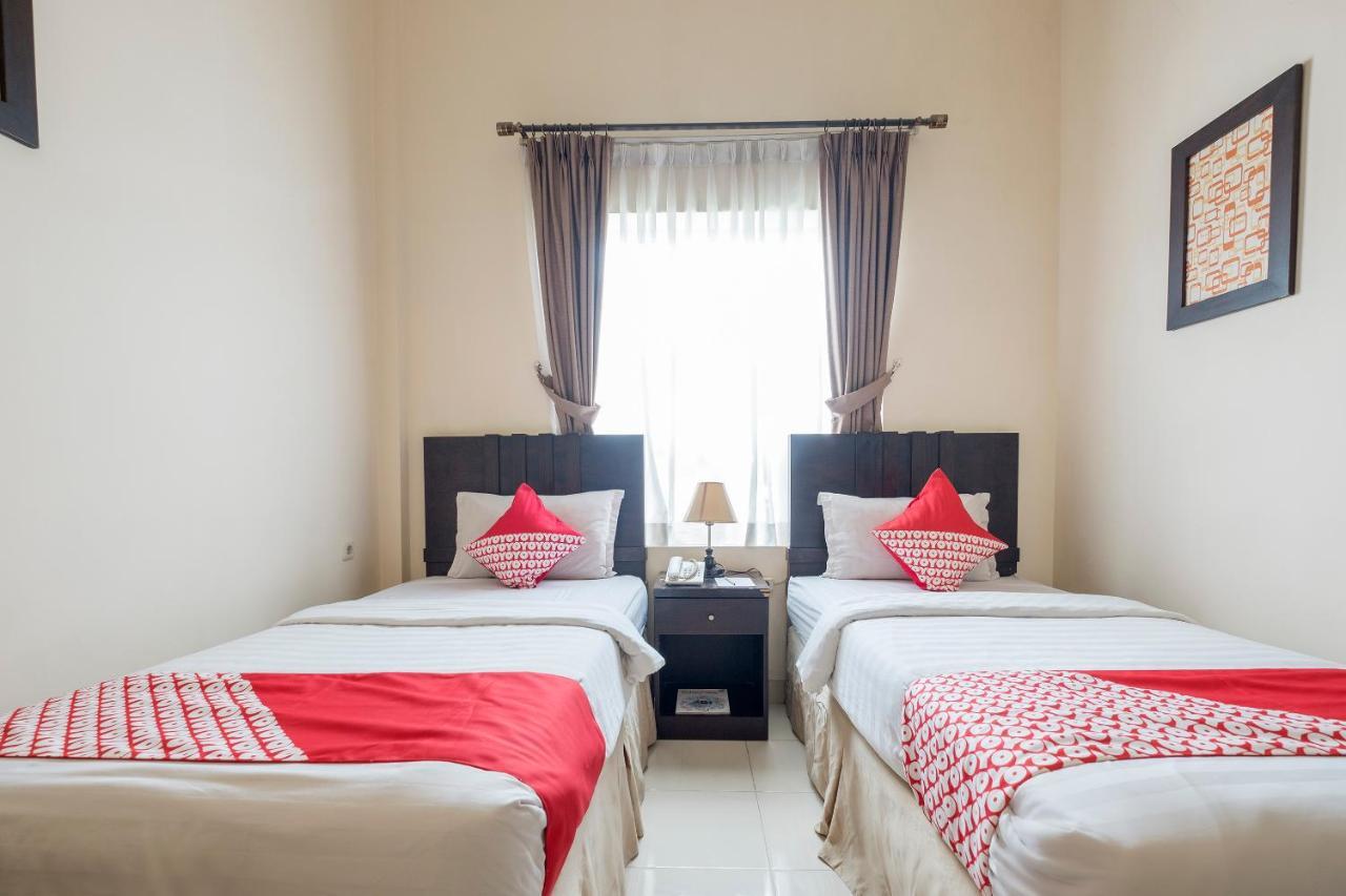 Oyo 424 Asia Hotel Макасар Екстериор снимка