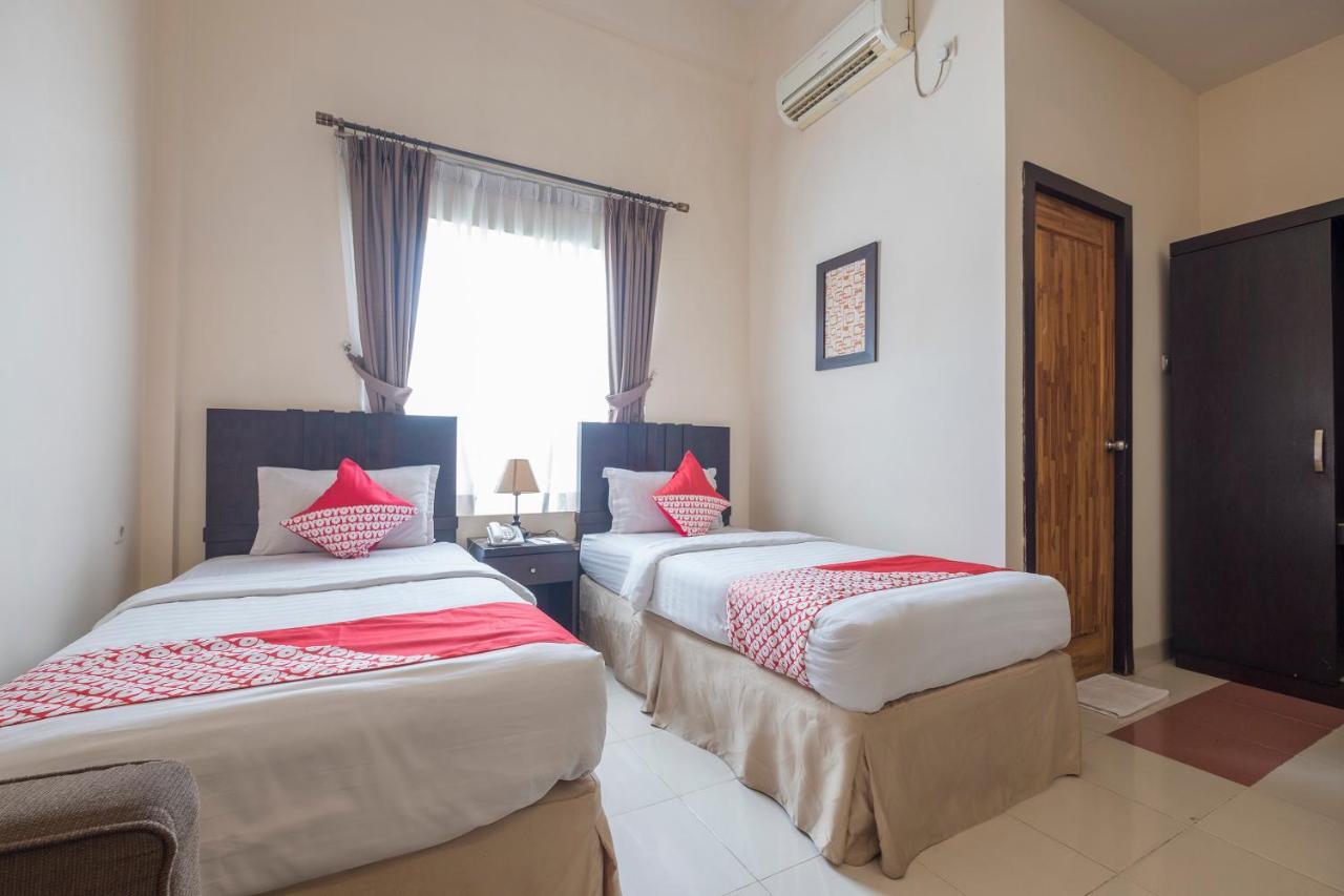 Oyo 424 Asia Hotel Макасар Екстериор снимка